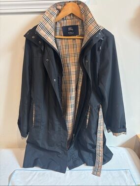 Burberry Navy Trench Coat with Beige Nova Check Lining